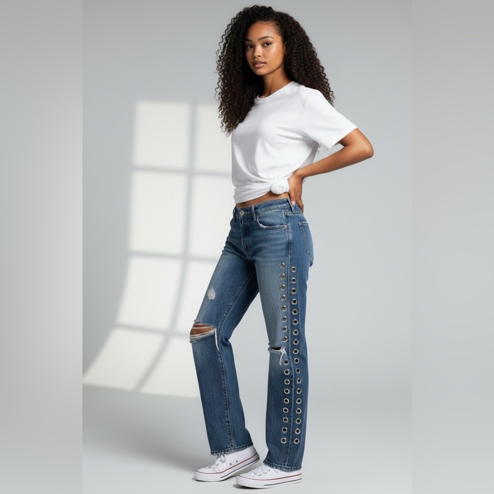 Levi’s 501 Custom Stylish Blue Jeans with Eyelet Detailing